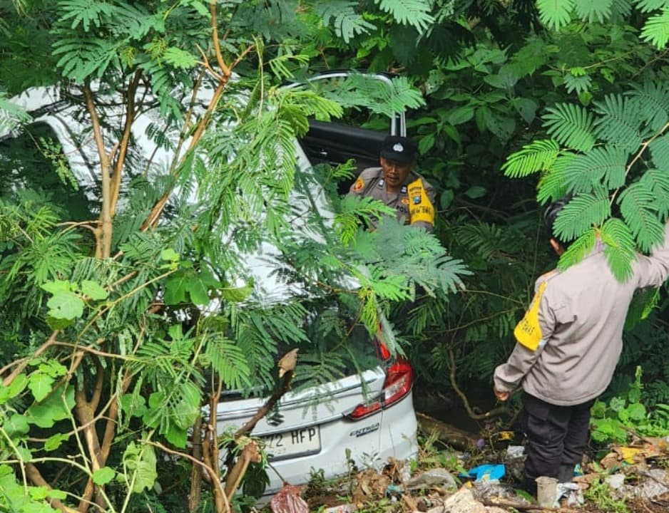 Mobil Ertiga Dibuang di Jurang Pacet, Ditemukan Identitas TNI AL