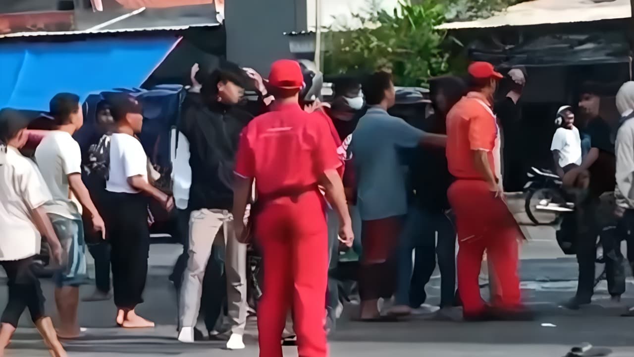 Ratusan Oknum Perguruan Silat Keroyok Tiga Pemuda di SPBU Jombang