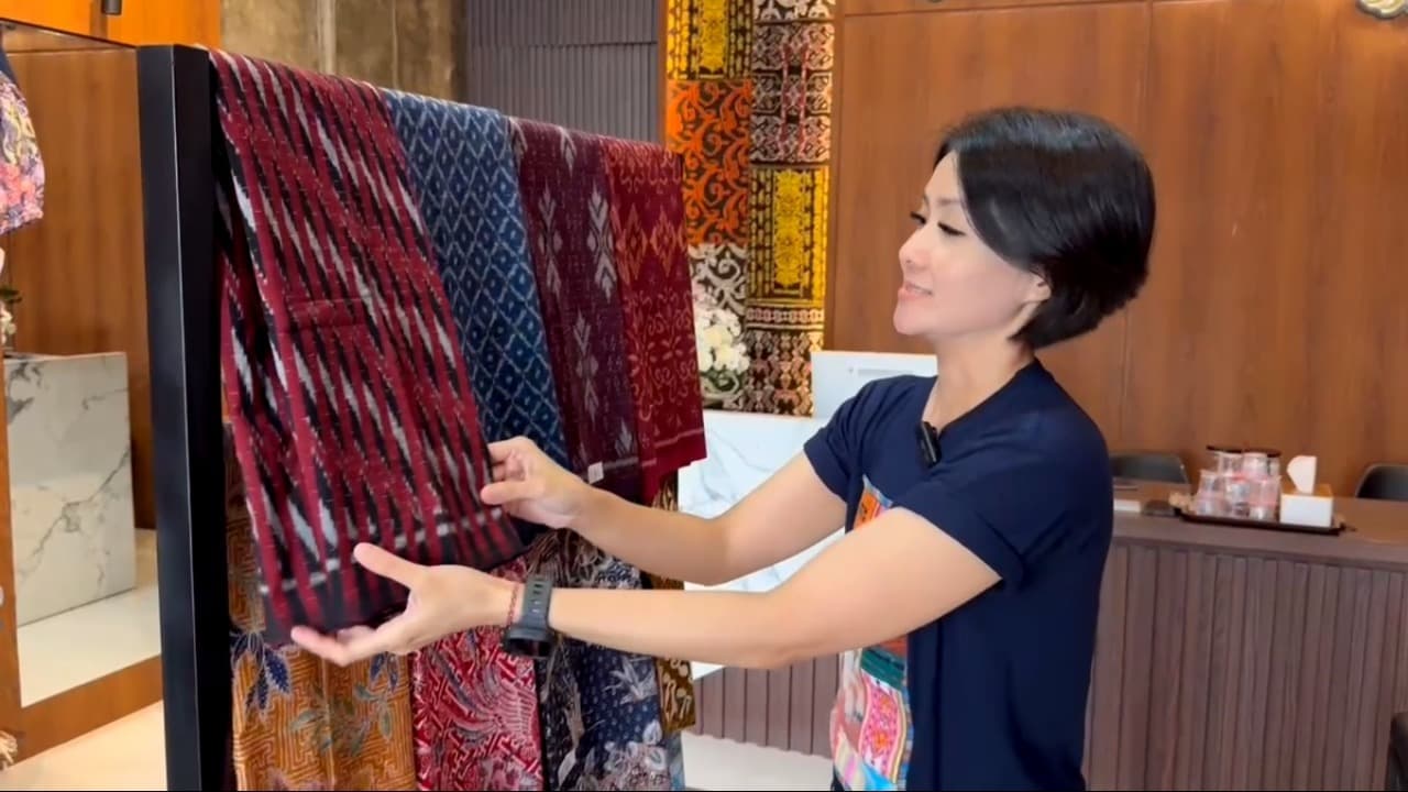 Tenun Ikat Kabupaten Kediri Tembus Dunia Fashion: Inovasi Tuah Dewi Triangga