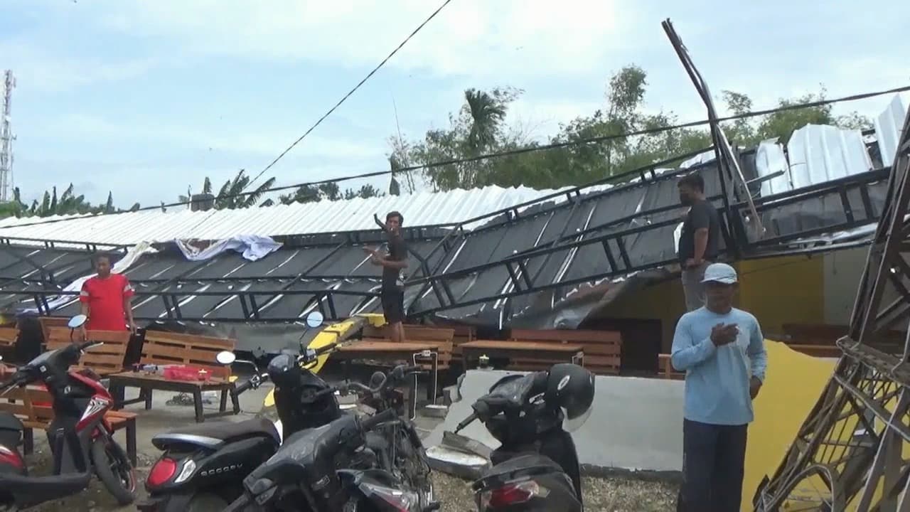 Puluhan Rumah di Tuban Rusak Diterjang Angin Puting Beliung