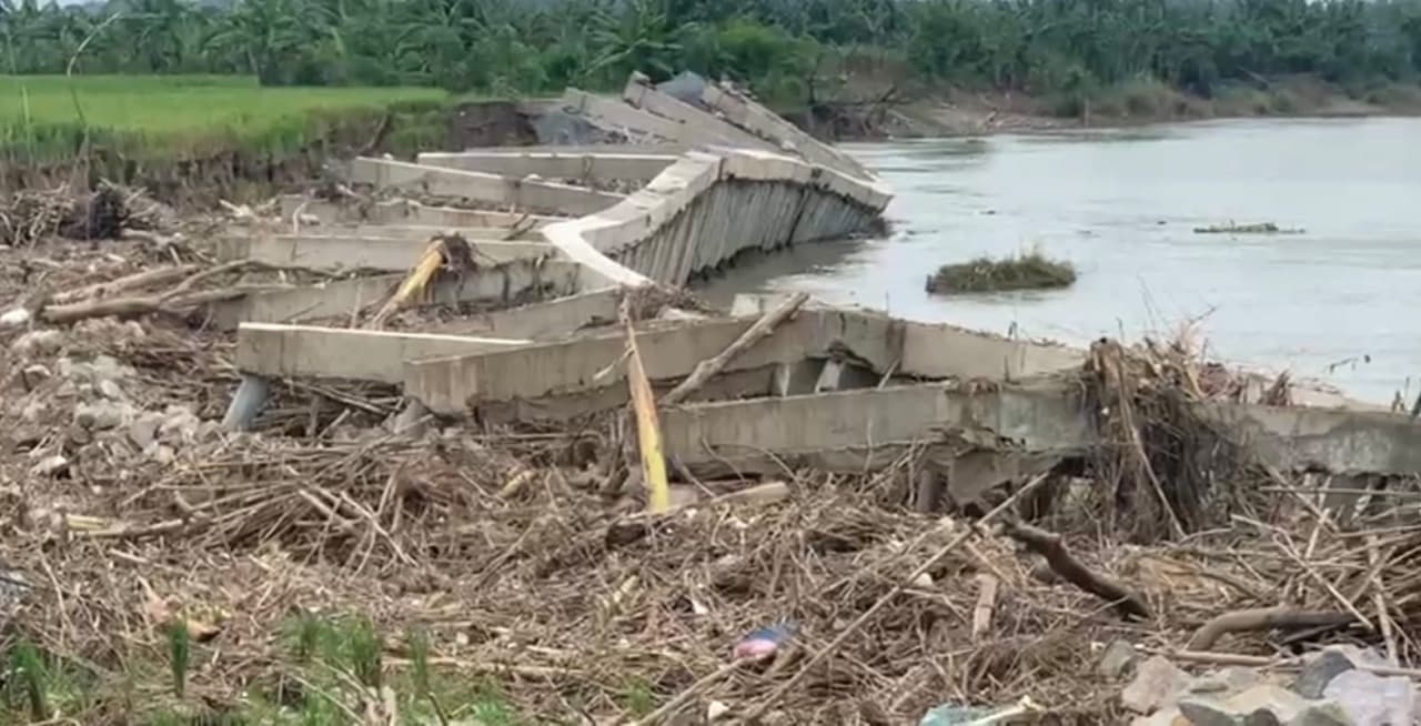 FKMB Kawal Perbaikan Tebing Sungai Ambrol di Bouerno Bojonegoro