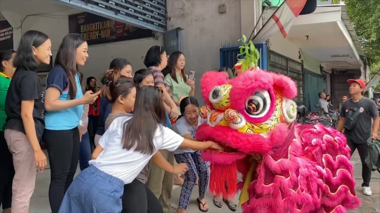 Tujuh Barongsai dan Satu Liong Meriahkan Perayaan Cap Go Meh di Kota Blitar