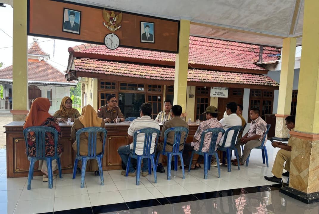 Kades Wotanmasjedong Serahkan Pemberhentian 3 Kadus ke Bupati Mojokerto