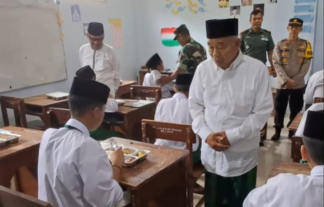 Launching Makan Bergizi Gratis, 7 Ribu Paket Makanan Dibagikan ke Santri Ponpes Amanatul Ummah Mojokerto