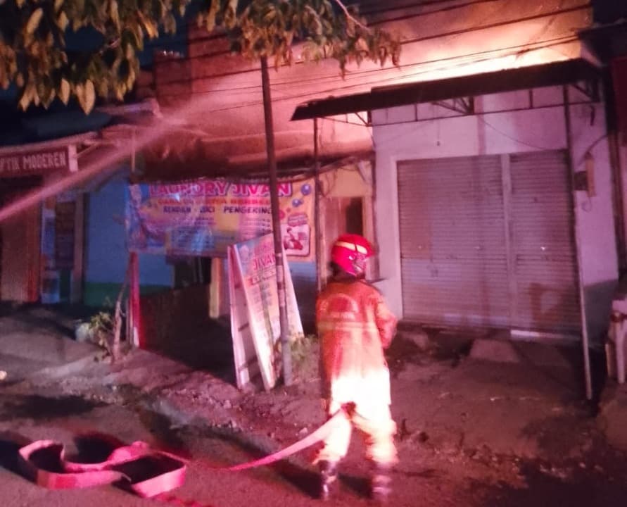 Rumah di Kampung Malang Tengah Surabaya Terbakar