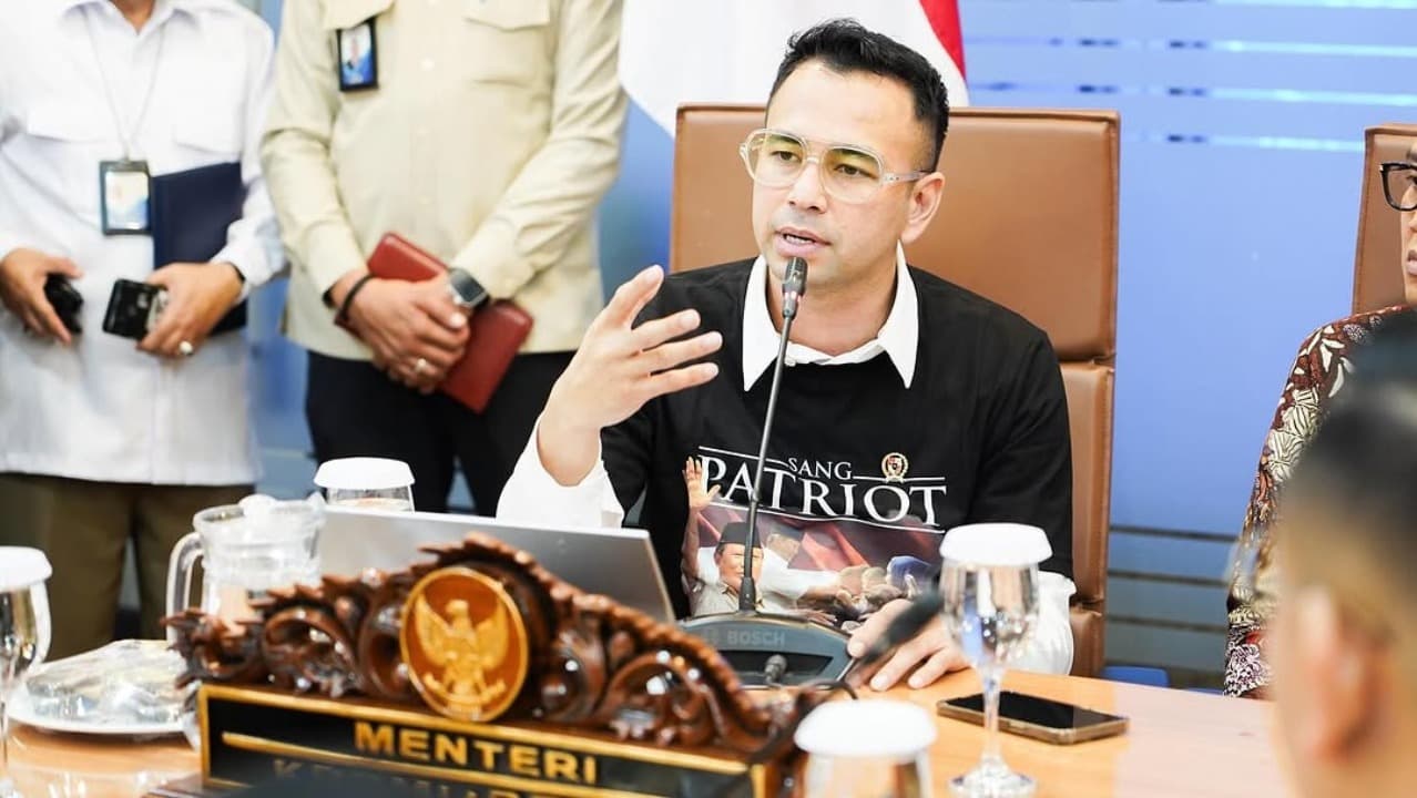 Raffi Ahmad Tanggapi Tren #KaburAjaDulu dengan #PergiMigranPulangJuragan Demi Vibes Positif