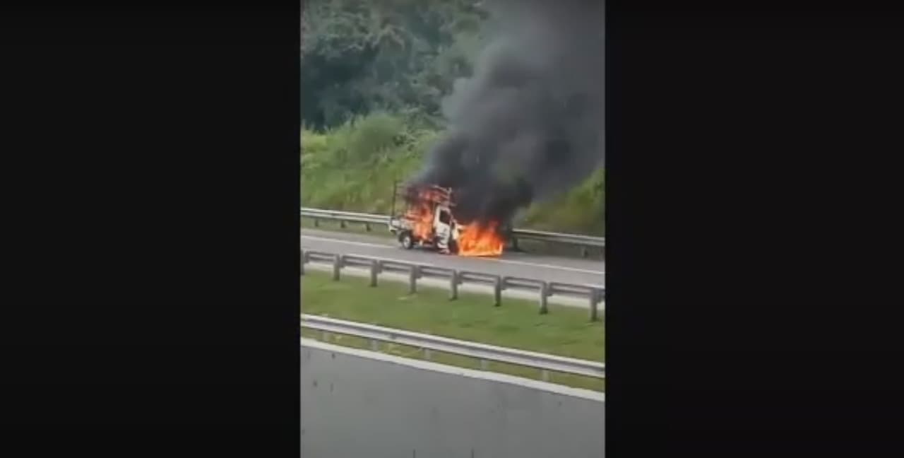 Pikap Muat Sepeda Listrik Terbakar di Tol Gempol-Pasuruan