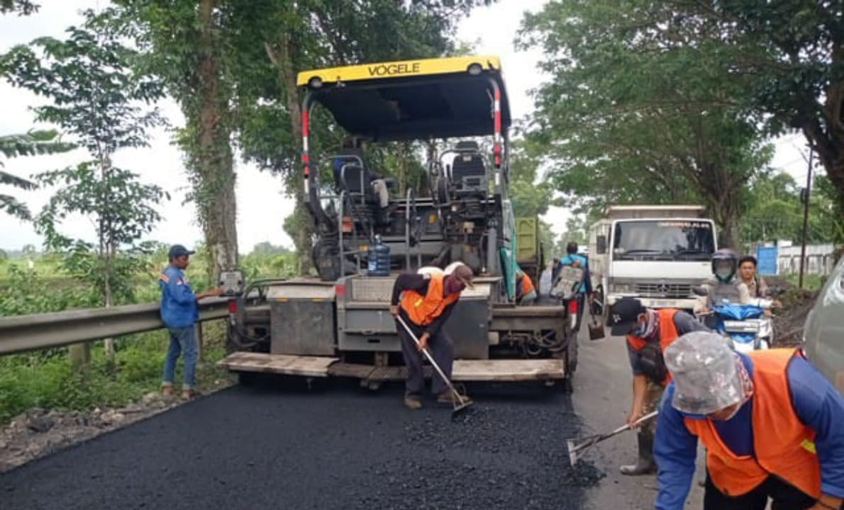 Dinas PU Bina Marga Jatim Kebut Perbaikan Jalan Rusak di Jember