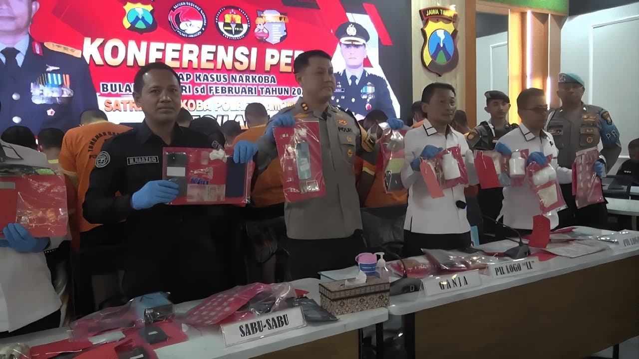 Hendak Edarkan Ganja 1 Kg, Dua Mahasiswa di Lamongan Ditangkap