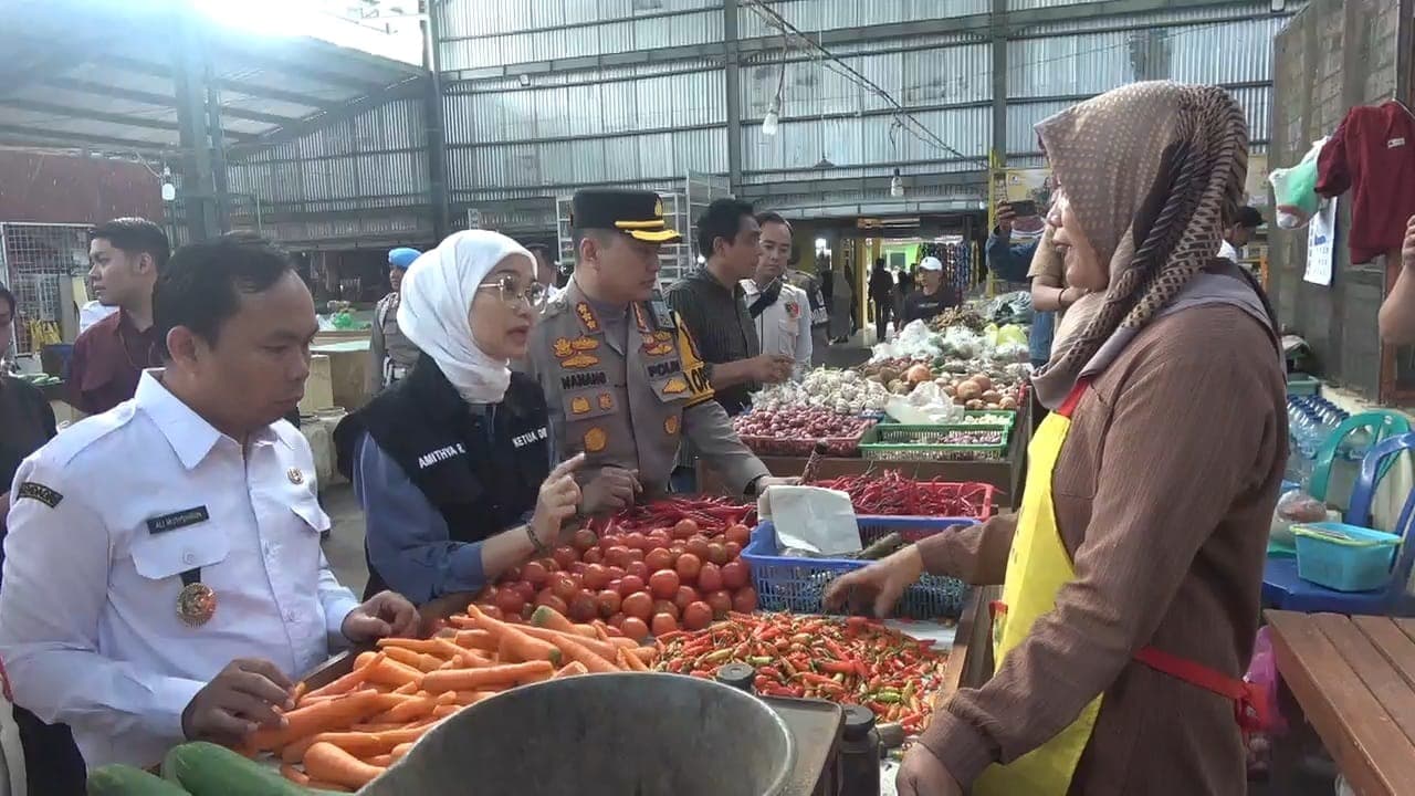 Jelang Ramadhan Ketua DPRD tinjau komoditas harga pangan di pasar