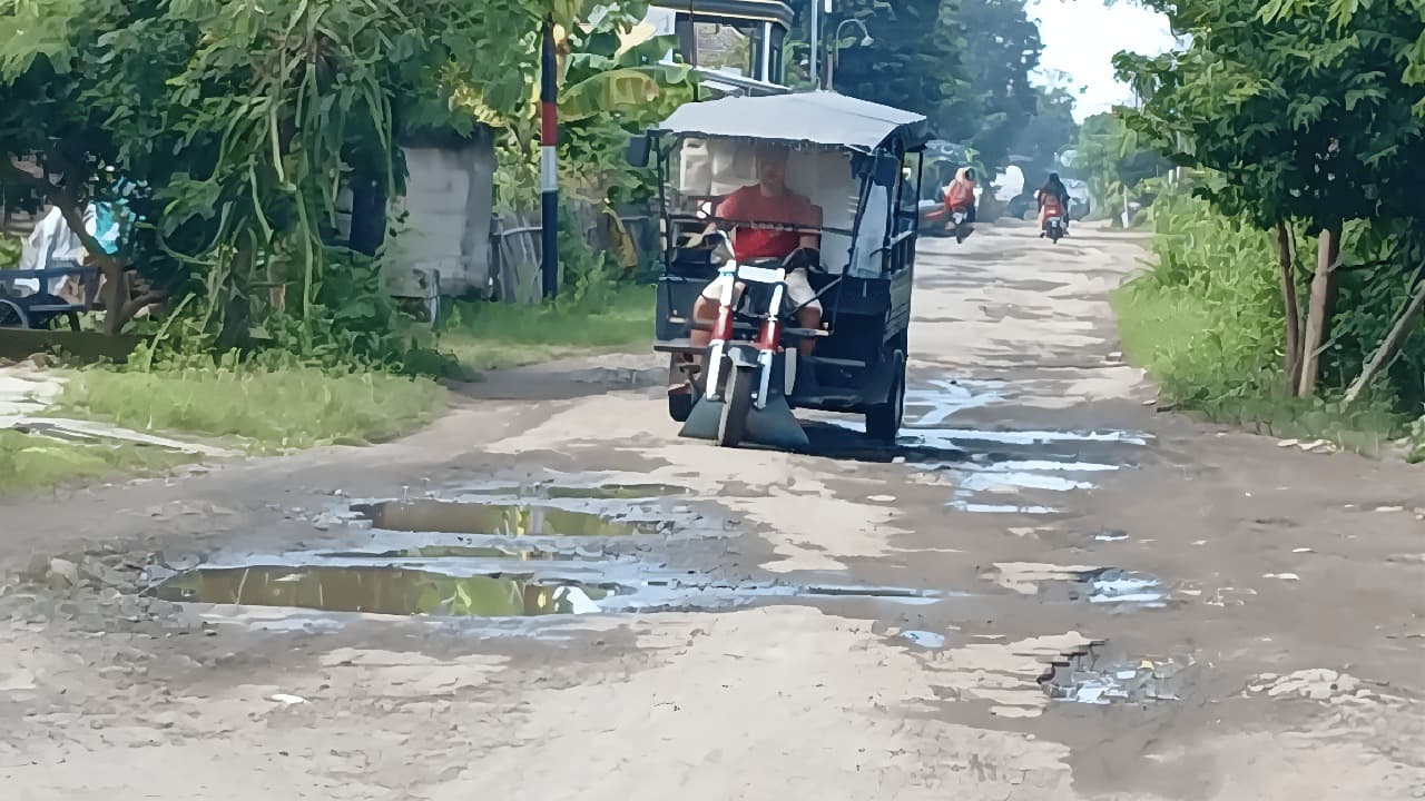 Dua Tahun Rusak, Jalan Penghubung di Nganjuk Tak Kunjung Diperbaiki