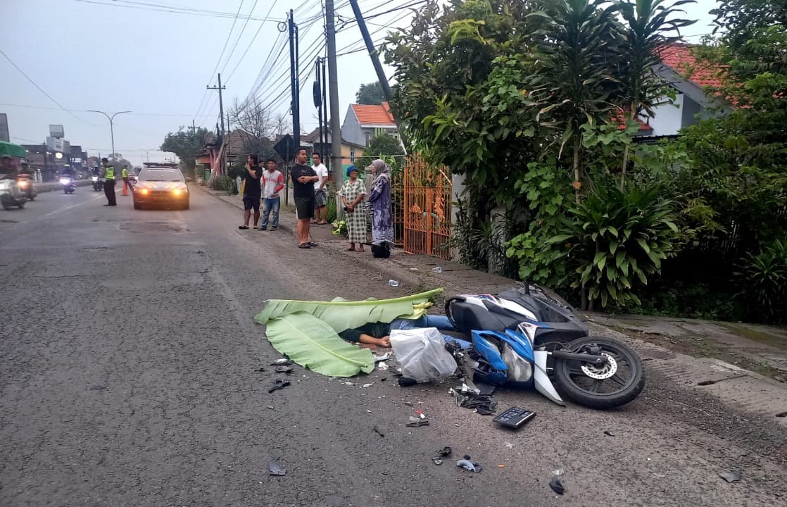 Kakak Adik asal Kediri Boncengan Motor Terlindas Truk, Kakak Tewas