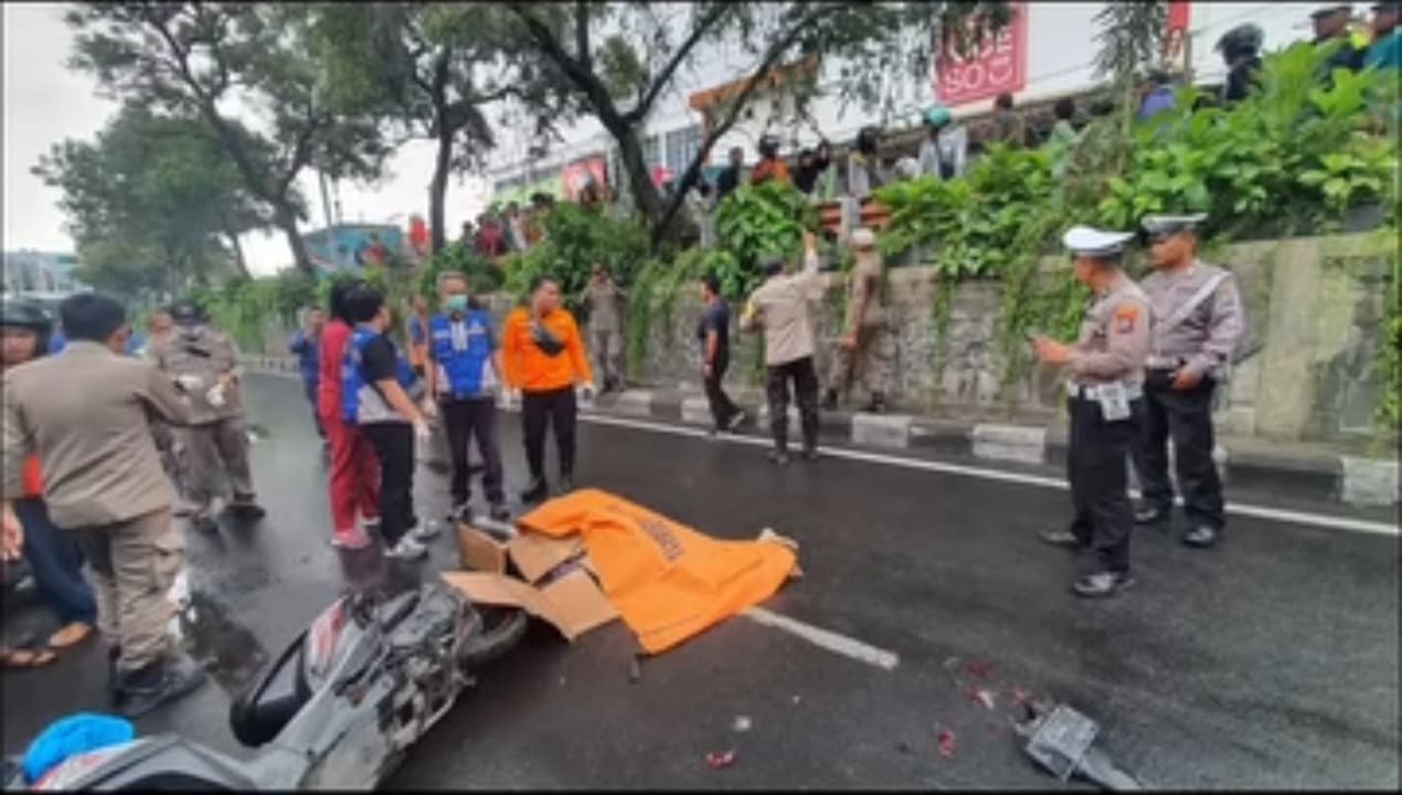 Hindari Motor Lawan Arah, Pemotor Wanita Tewas Terlindas Truk di Jalan Banyu Urip