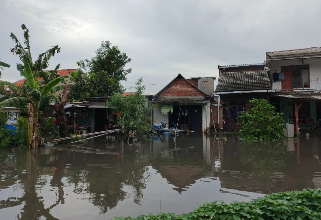 Diguyur Hujan 1 Jam, Kawasan Pepelegi Sidoarjo Terendam Banjir