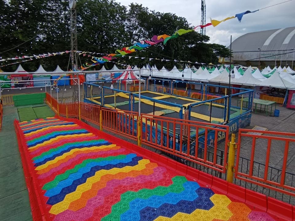 Makin seru! Ada Wahana Rainbow Slide di Kampung Ramadhan Sidoarjo