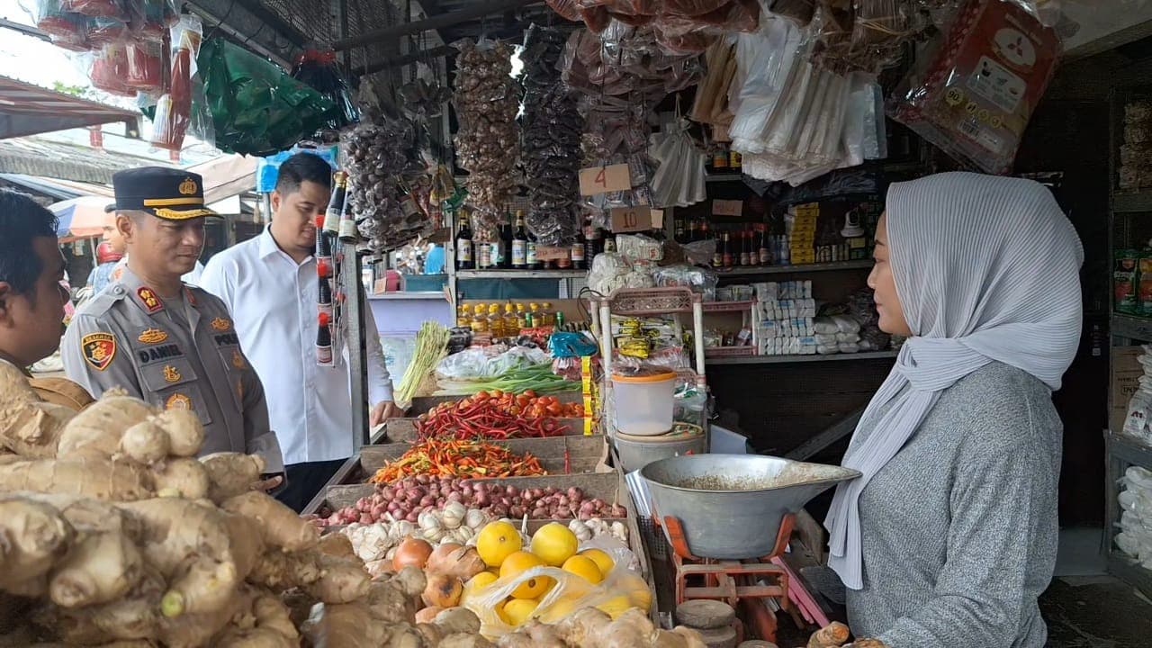 Sidak ke Pasar Tanjung, Kapolres Mojokerto Kota: Harga Cabai Rawit Turun Rp 65 Ribu per Kg