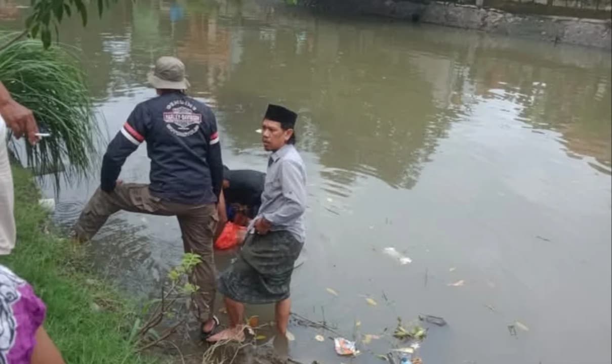 Tubuh Siswa SD Tenggelam Ditemukan Tewas di Sungai Bluru Sidoarjo