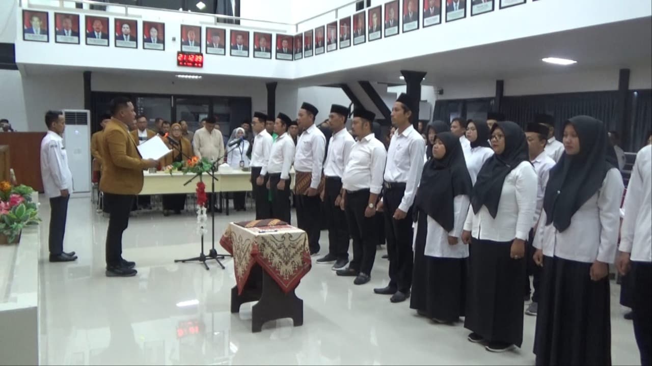 KPU Magetan Lantik 28 Anggota KPPS untuk Pemungutan Suara Ulang Pilkada 2024