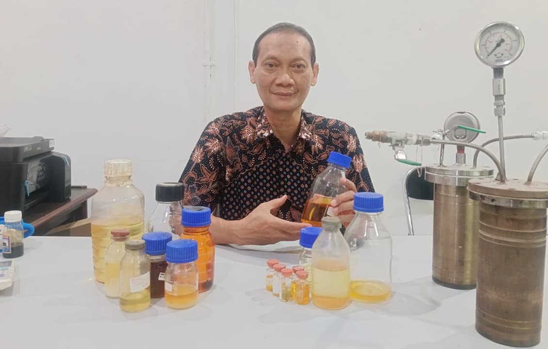 Profesor ITS Berhasil Kembangkan Teknologi Ubah Limbah Plastik Jadi Biofuel