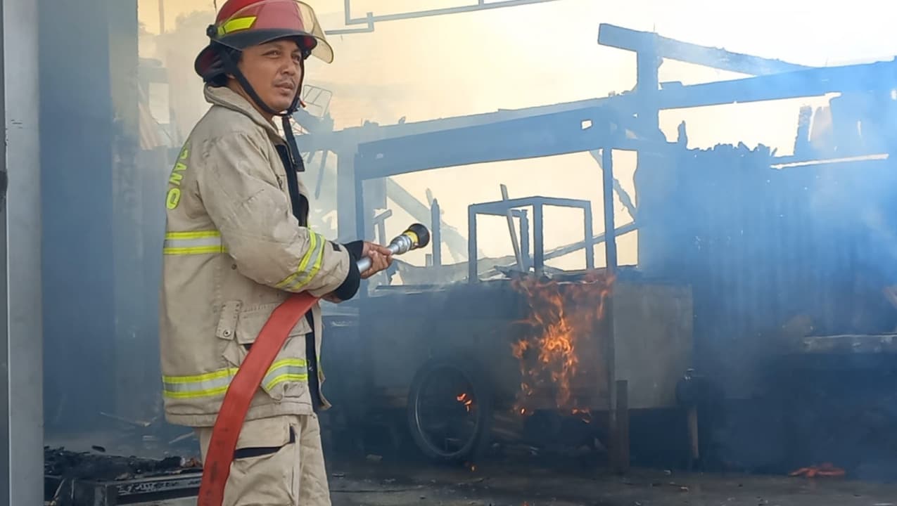 Warung Kakek Ludes Gara-gara Cucu Main Korek Api