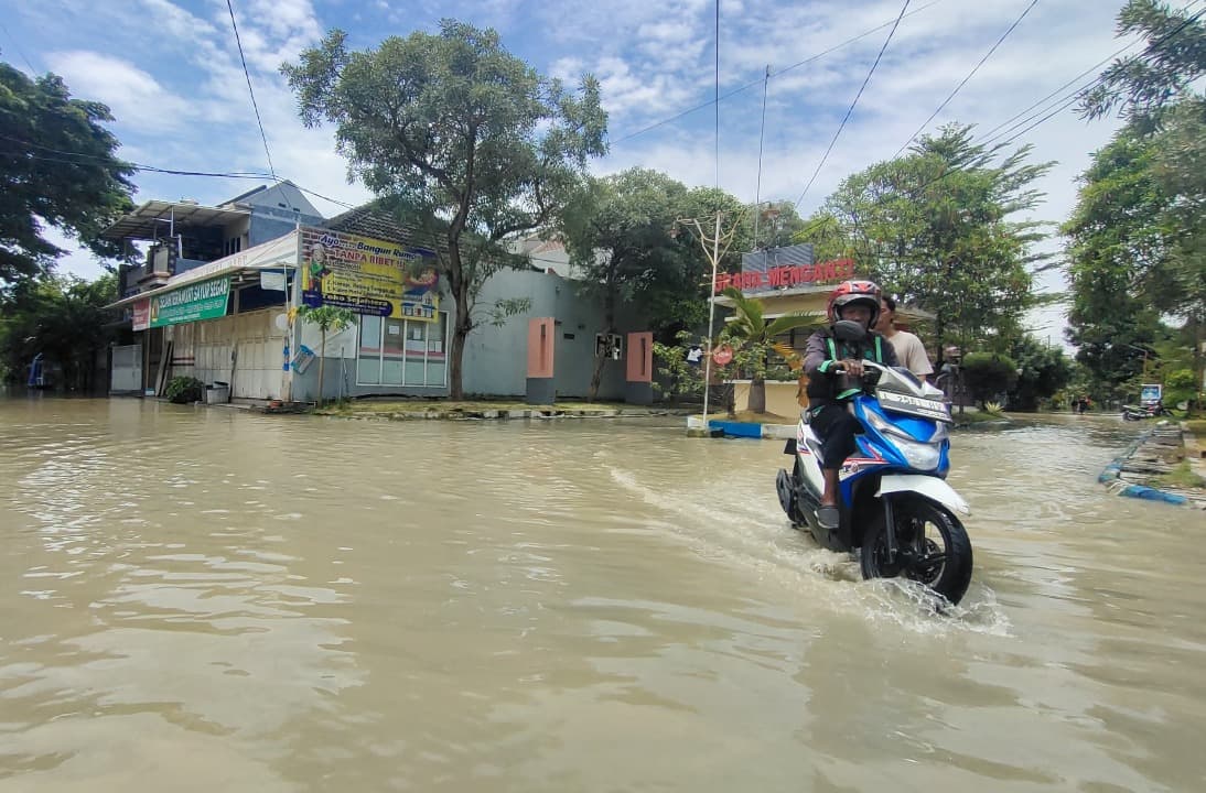 Banjir Rendam Tiga Kecamatan di Gresik Mulai Surut Siang Ini