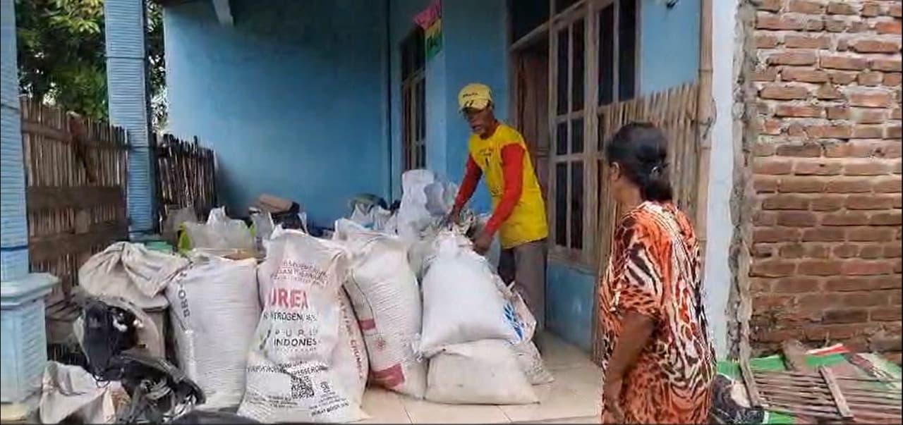 Ditolak Bulog dan Harga Murah, Petani di Nganjuk Pilih Nandon Gabah