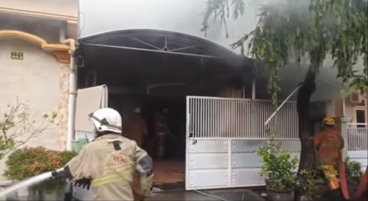 Berawal dari Listrik Padam, Rumah di TPI Wiyung Terbakar