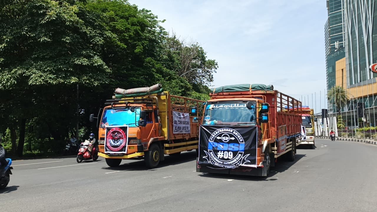 9 Truk Tolak Pembatasan Angkutan Lebaran Masuk Surabaya