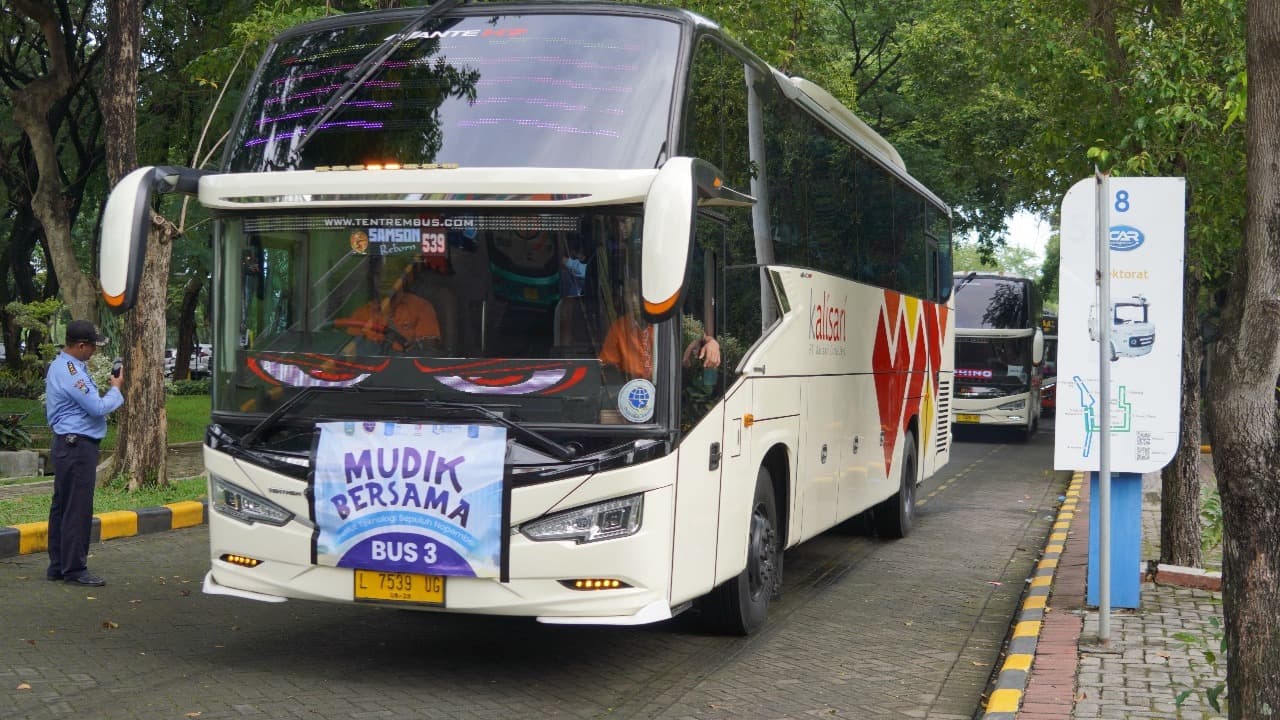 ITS Lepas Rombongan Mudik Bersama Menuju 64 Daerah Tujuan