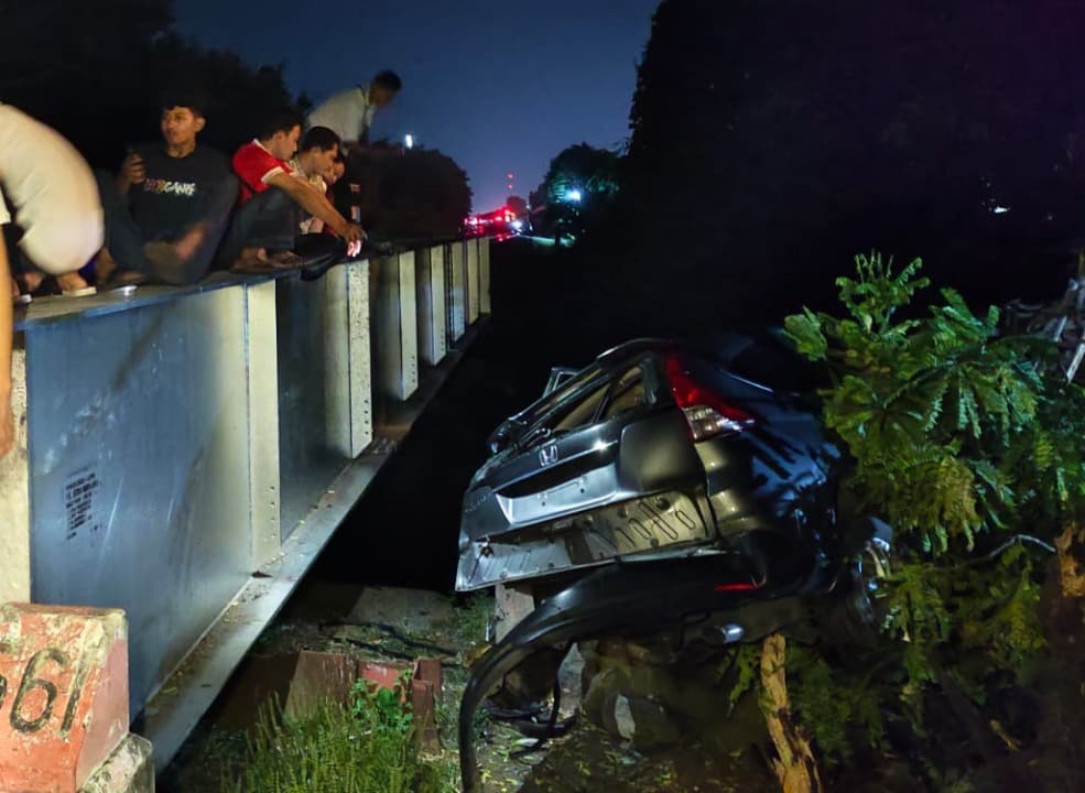 Mobil Tertemper KA Kertajaya Tambahan di Lamongan, Satu Keluarga Jadi Korban