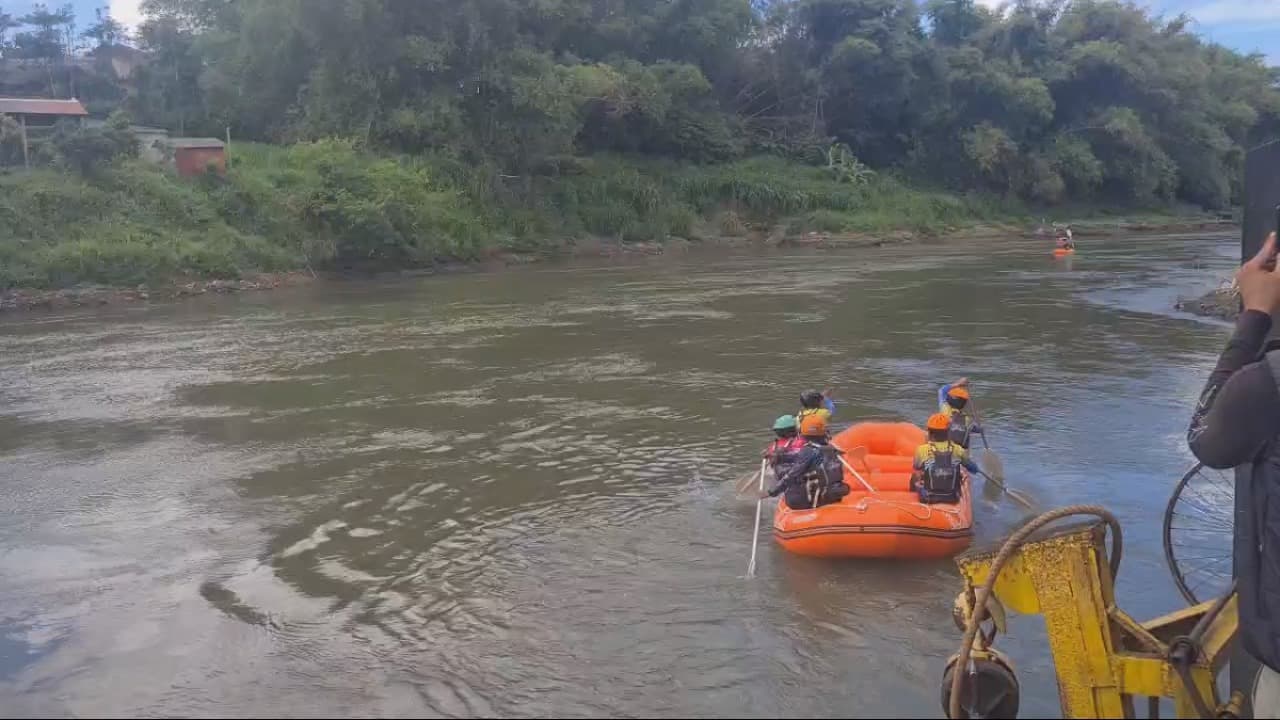 Tragis! Pemuda Blitar Hilang Tenggelam Saat Buru Ikan di Sungai Brantas