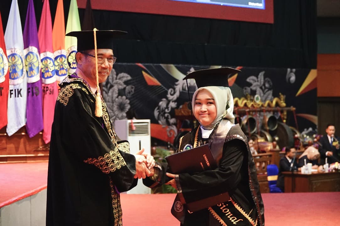Sebanyak 1321 Mahasiswa Dilepas pada Wisuda PPG Calon Guru Gelombang II tahun 2023 & Gelombang I Tahun 2024