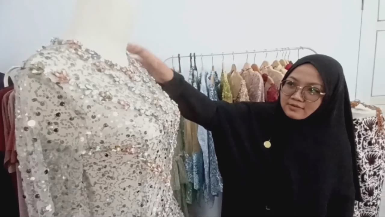 Ibu Muda di Blitar Sukses Bisnis Kebaya, Tembus Pasar Mancanegara