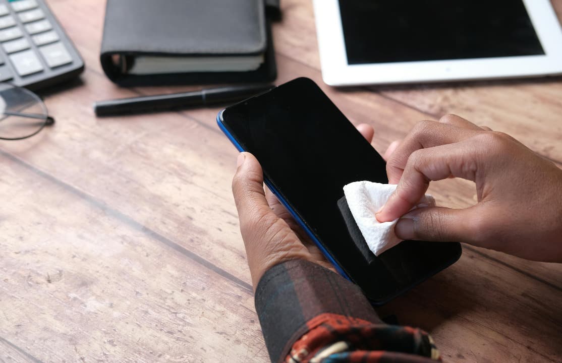 Jangan Biarkan Kotor! Ini 5 Langkah Membersihkan Smartphone secara Menyeluruh