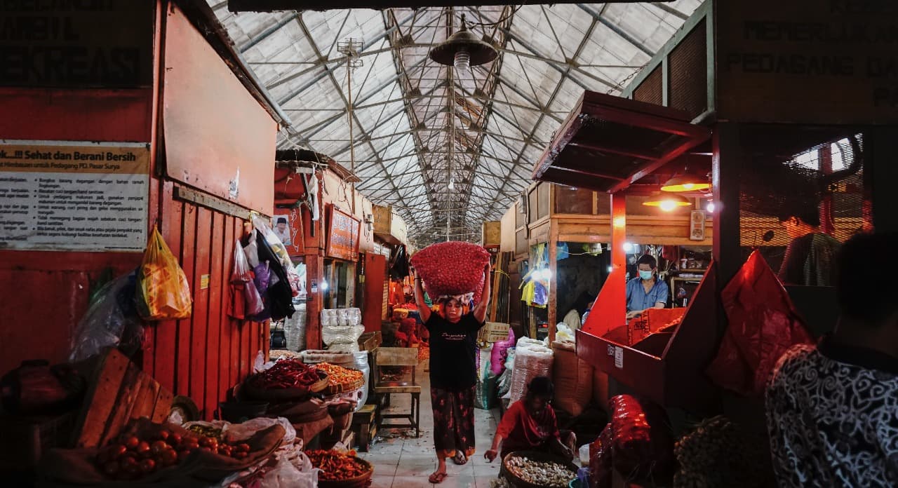 Jalan Sunyi Buruh Panggul Perempuan Pasar Pabean