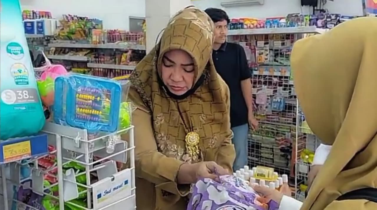 Jajanan Mengandung Babi Ditemukan di Swalayan Pamekasan