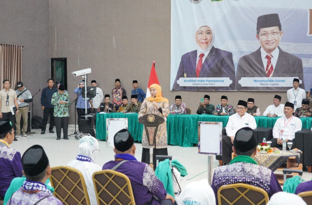 Gubernur Khofifah Lepas Kloter Pertama Embarkasi Surabaya