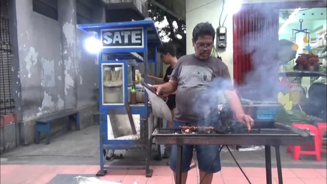 27 Tahun Menabung, Pasutri Pedagang Sate Naik Haji