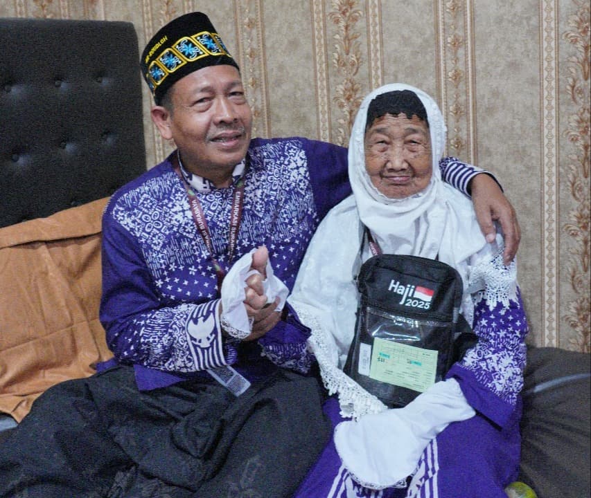 Kisah Jemaah Tertua Kloter 10 Asal Gresik, Berangkat Haji Hasil Bekerja Memijat