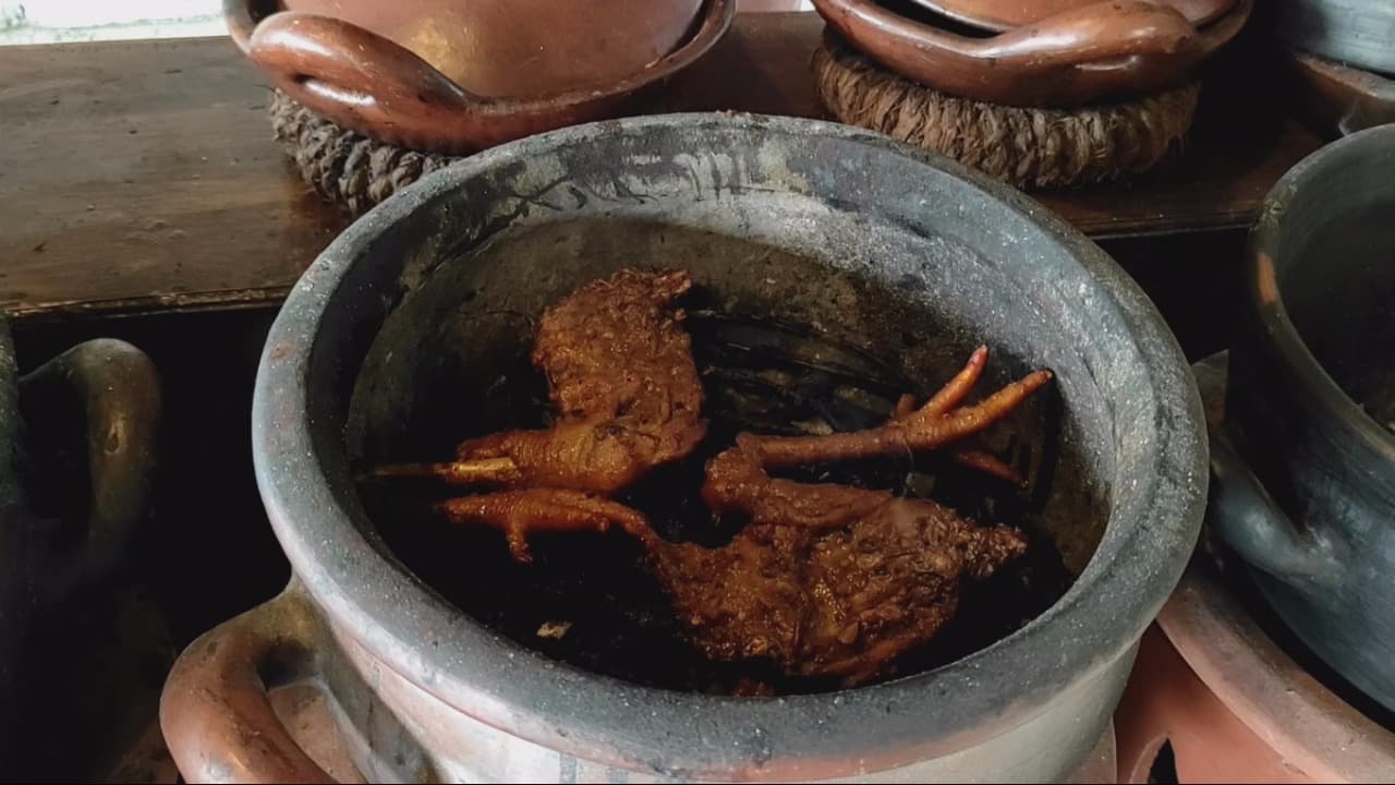 Ayam Bakar Wingking Ndalem Kediri: Kuliner Unik dengan Rasa yang Memikat