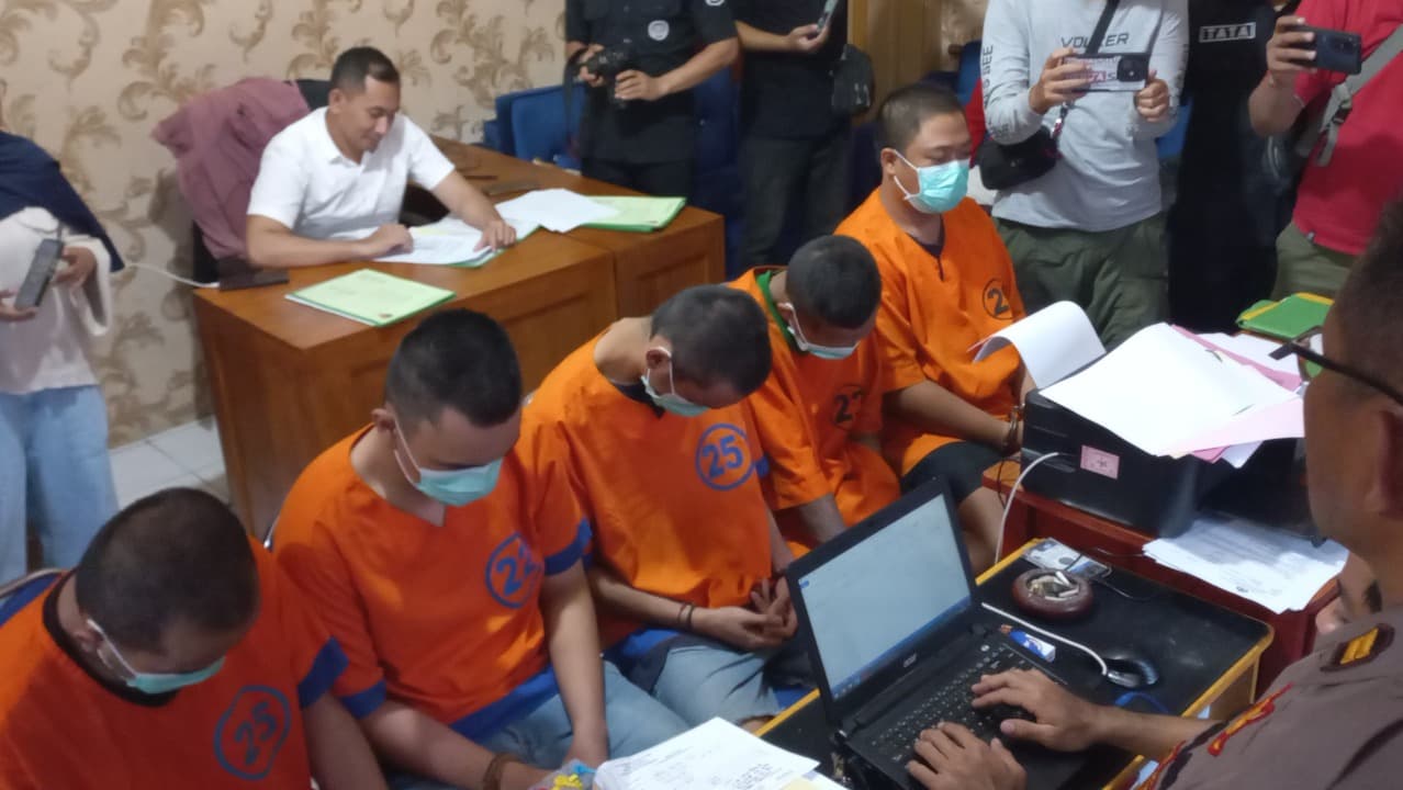 Lima Pemuda Ditetapkan Tersangka Pengrusakan dan Penganiayaan di Kafe Probolinggo
