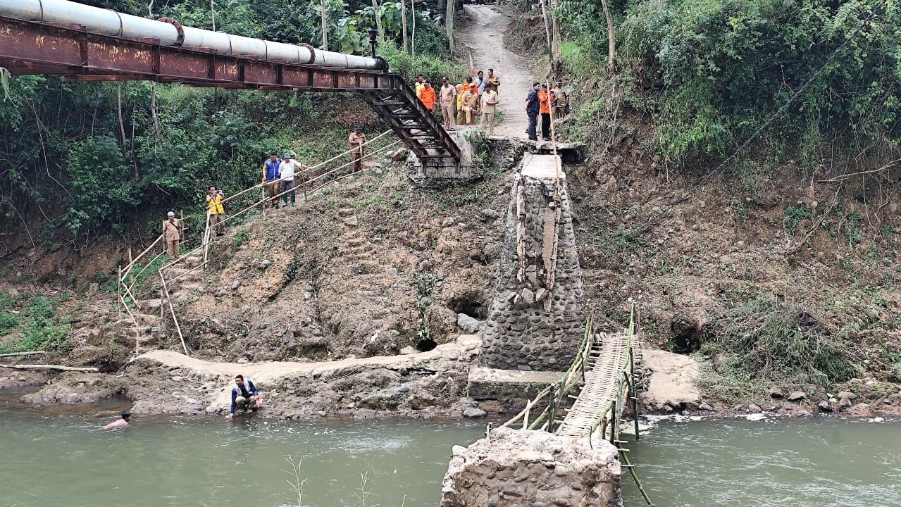 Pemprov Jatim Survei Jembatan Rusak Diterjang Banjir,  Jembatan Brabe Jadi Prioritas