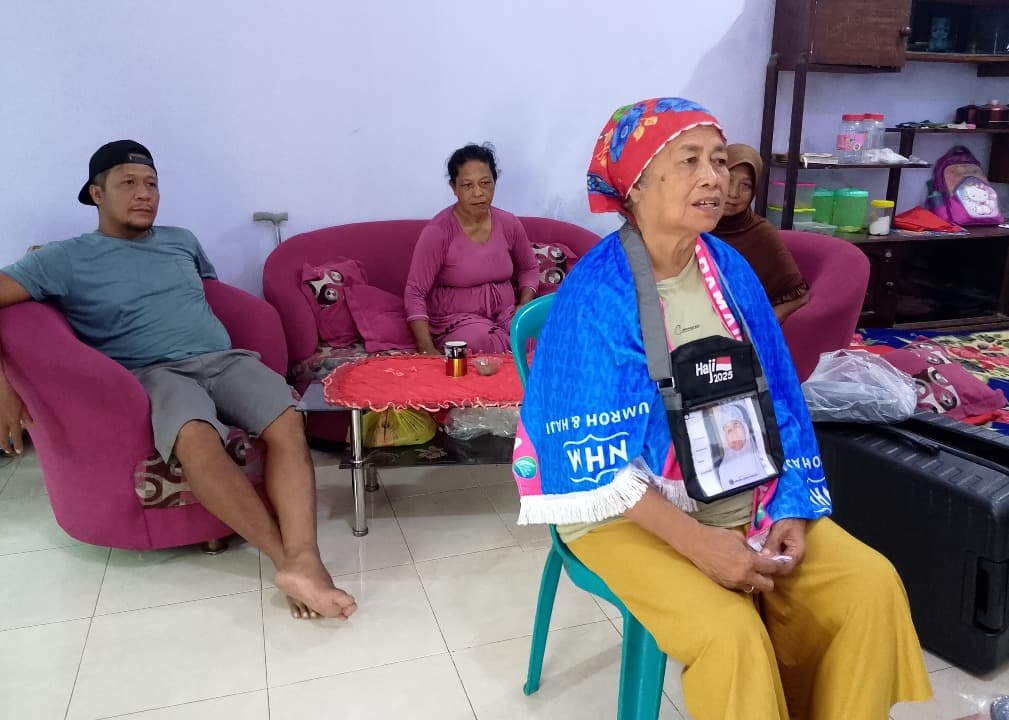 Tiga Anak Kompak Urunan, Nenek 101 Tahun Asal Probolinggo Berangkat Haji