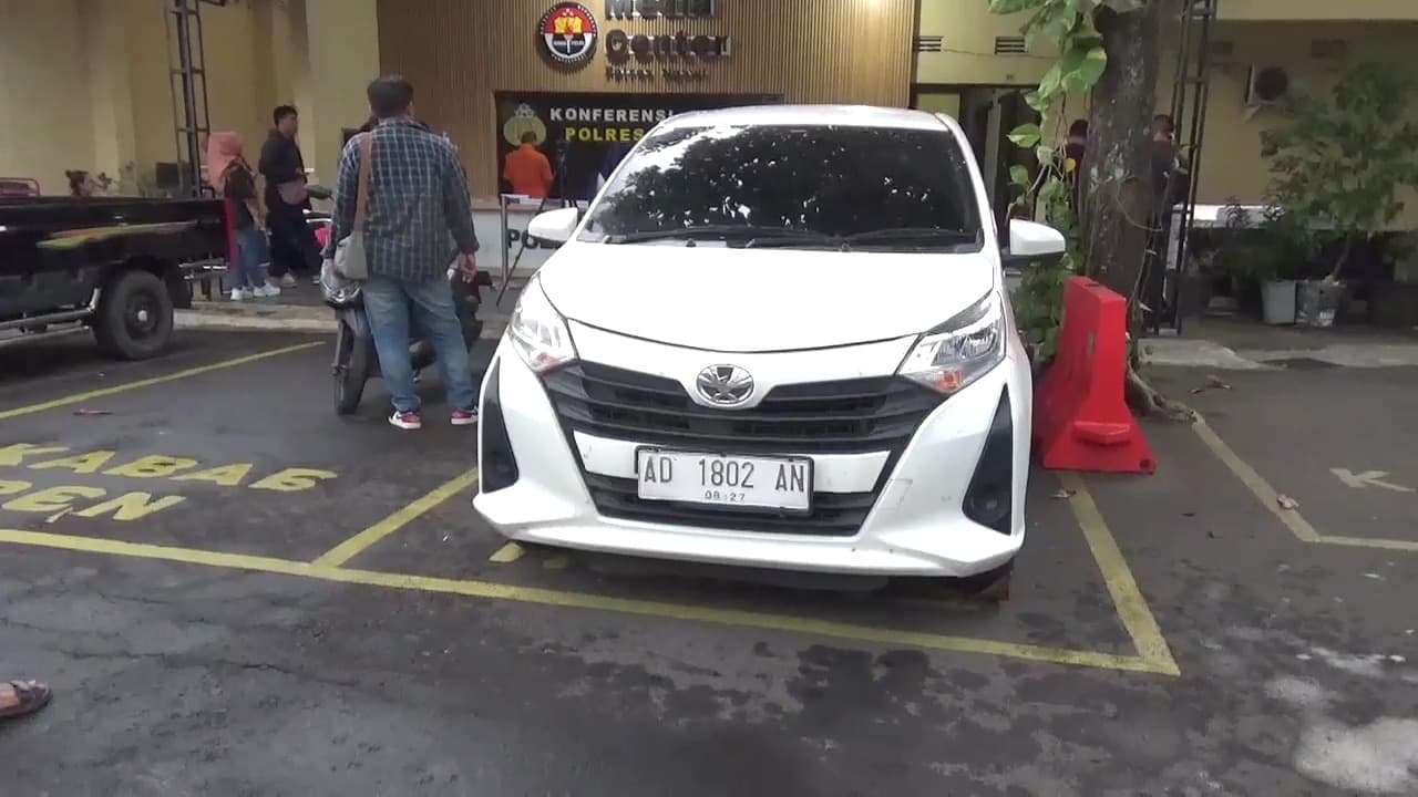 Polres Ngawi Amankan Pelaku Penggelapan Mobil Rental, Dua Unit Mobil Jadi Barang Bukti