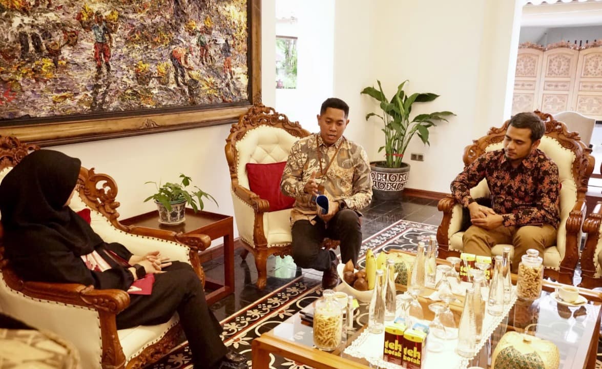 Pembangkit Listrik Tenaga Surya Terbesar di Indonesia akan Dibangun di Banyuwangi
