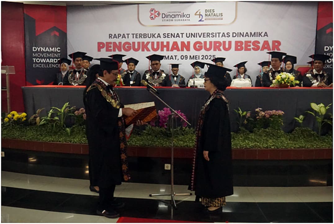 Universitas Dinamika Kukuhkan Prof. Dr. M.J. Dewiyani Sunarto sebagai Guru Besar Pembelajaran Matematika