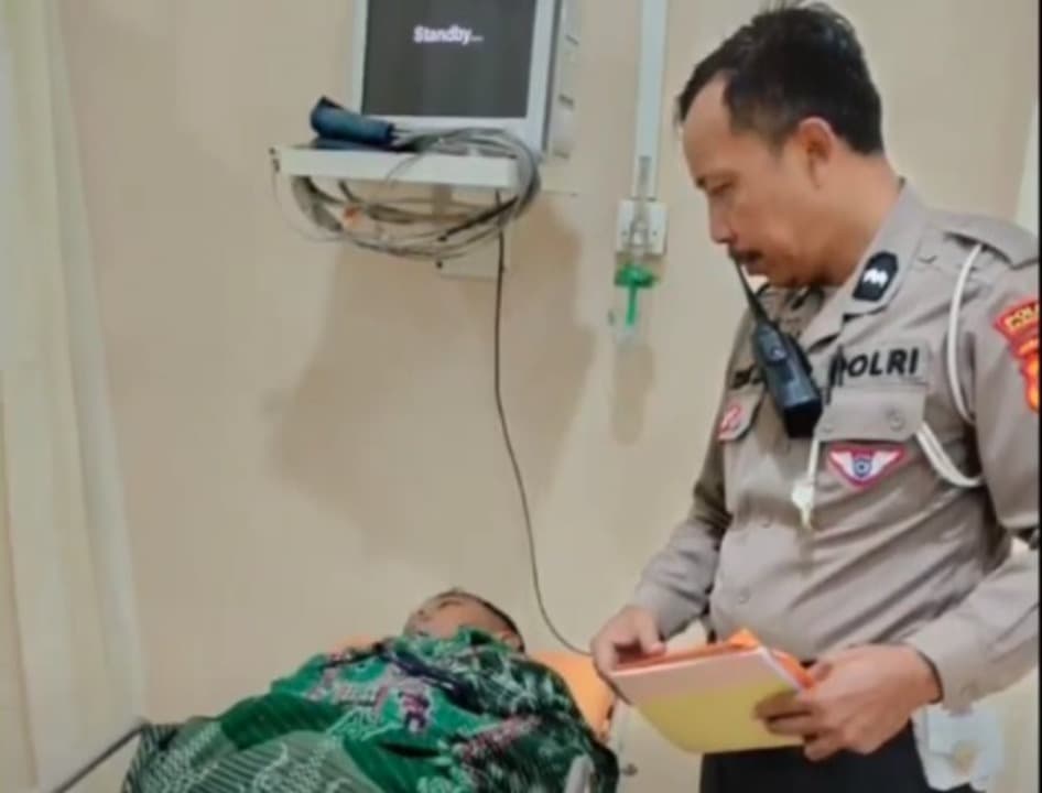 Nyebrang Jalan, Siswa SD di Pasuruan Tewas Ditabrak Sedan Corolla