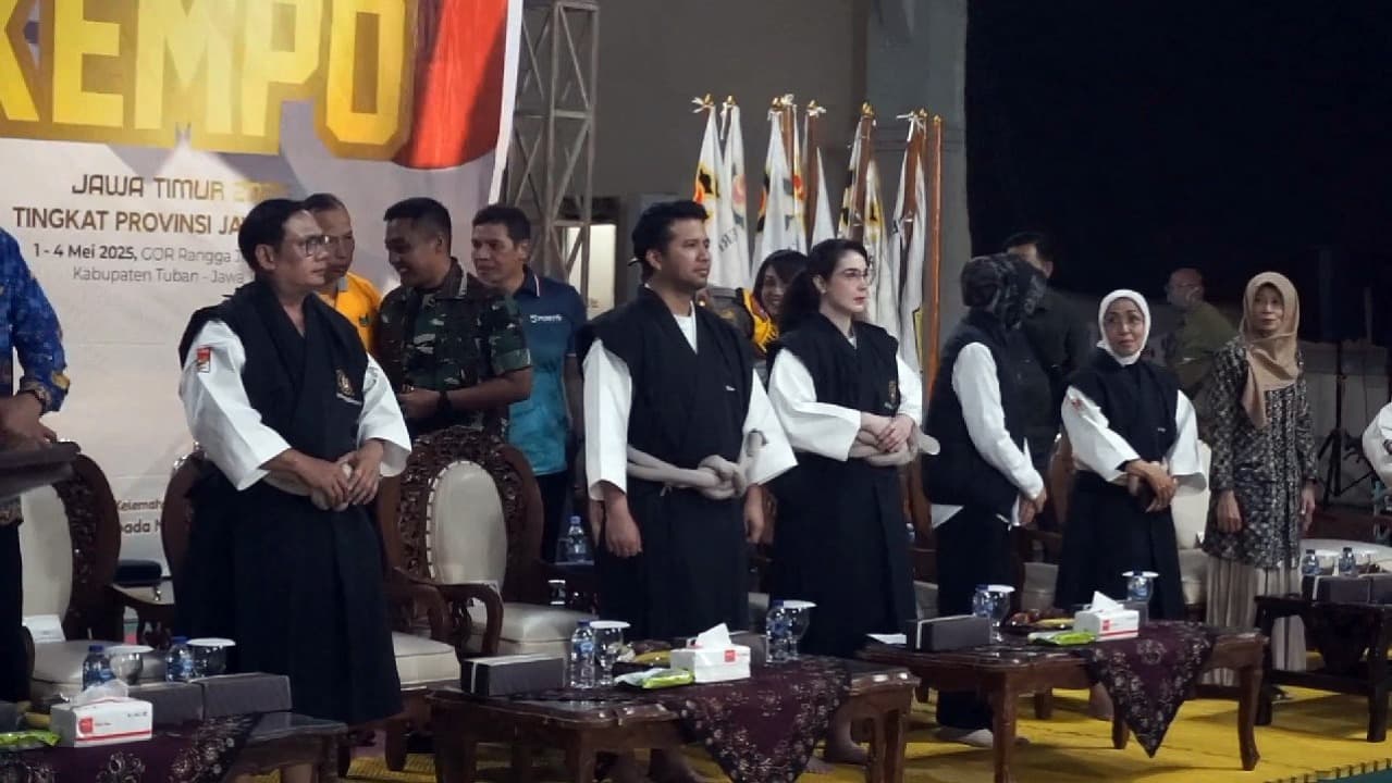 Wagub Emil Dardak Bersama Arumi Bachsin Buka Kejurprov Kempo di Tuban