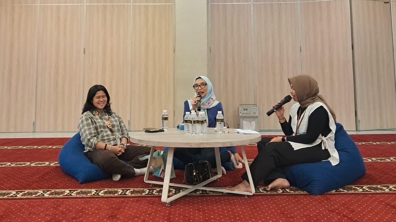 Waspadai Tekanan Tersembunyi, AMN Surabaya ajak Mahasiswa Kenali Fenomena Duck Syndrome