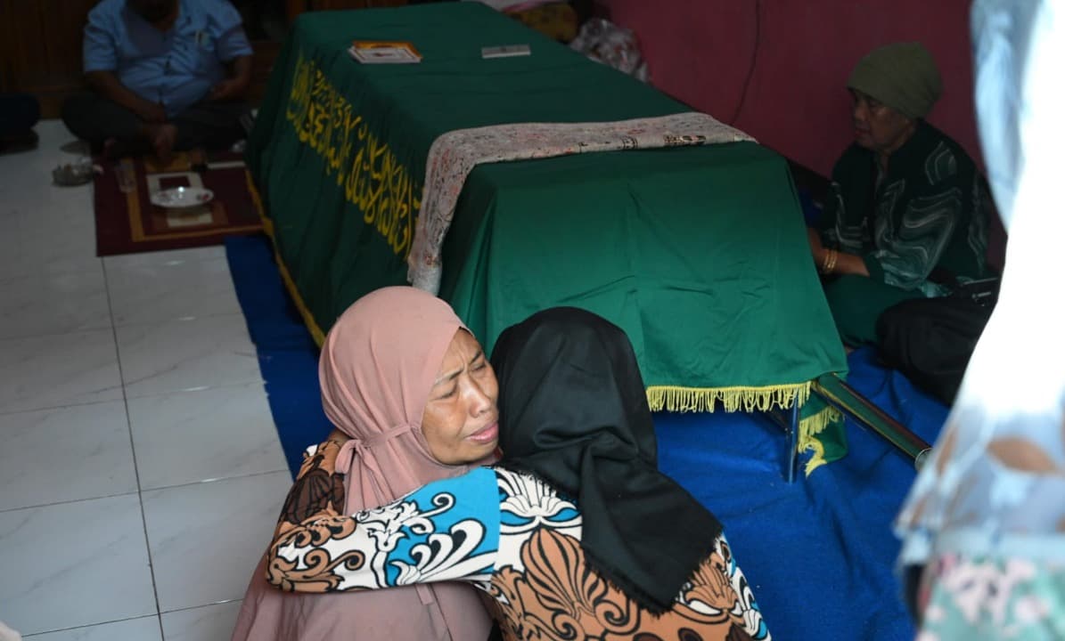 Jenazah PMI Banyuwangi Tiba Rumah Duka, Bupati Ipuk: Semoga Ini yang Terakhir